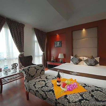 Hanoi Emerald Waters Hotel Trendy